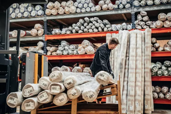 rugvista warehouse packing carpet 1600x1090 1 600x400 1