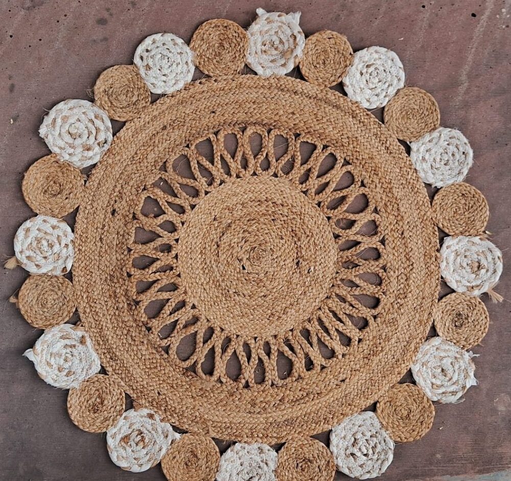 Round Natural Jute Rug – Floral Scalloped Charm for Cozy Interiors