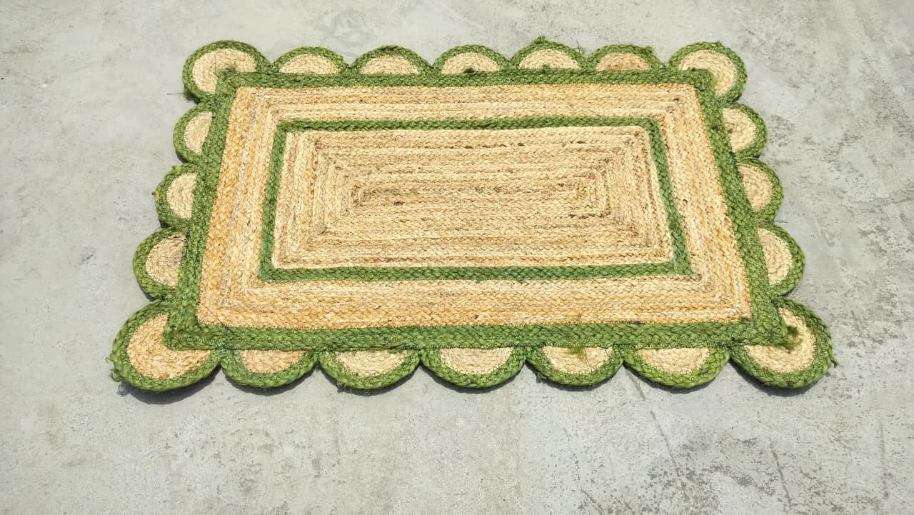 Handwoven Natural Scalloped Jute Area Rug