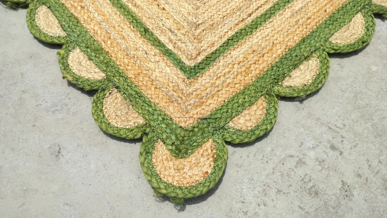 Handwoven Natural Scalloped Jute Area Rug