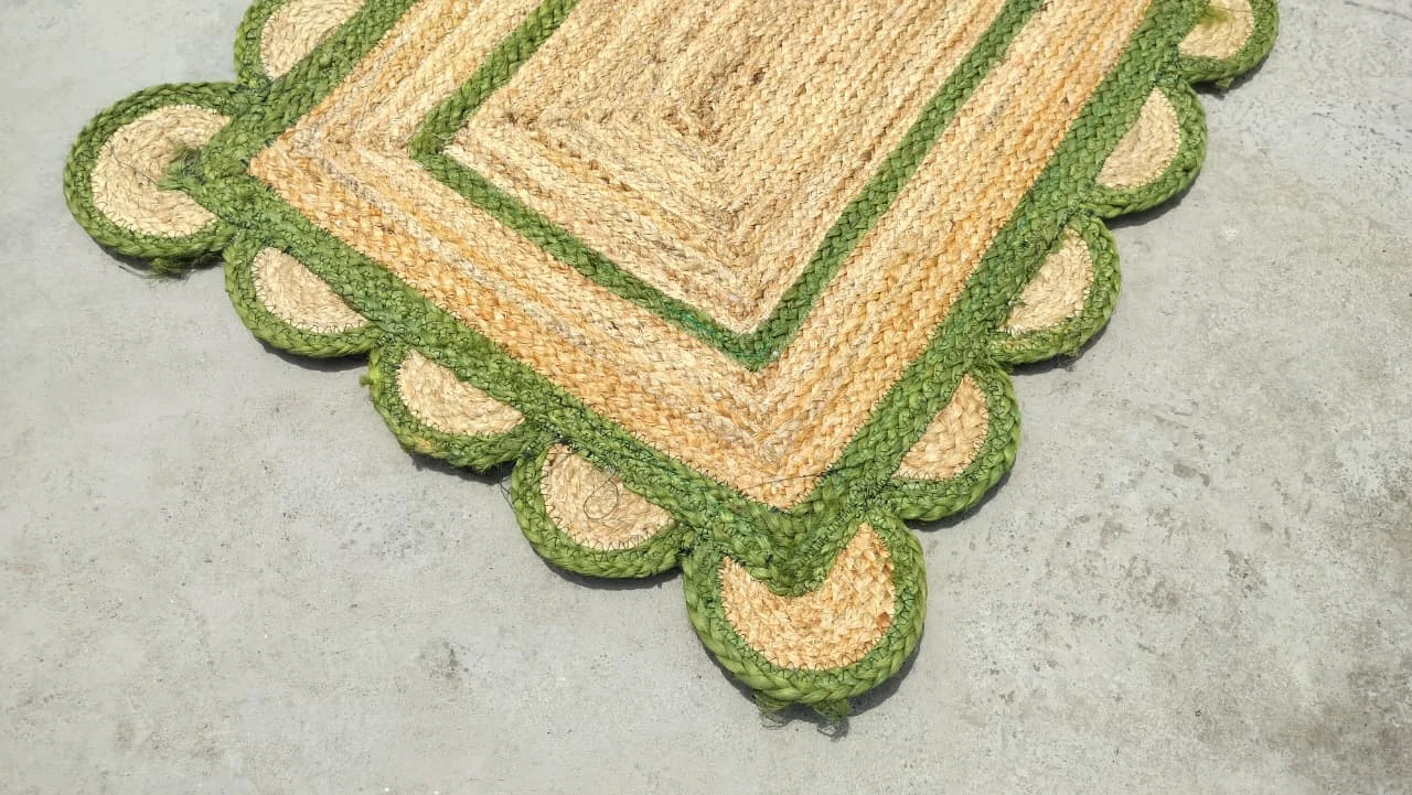 Handwoven Natural Scalloped Jute Area Rug