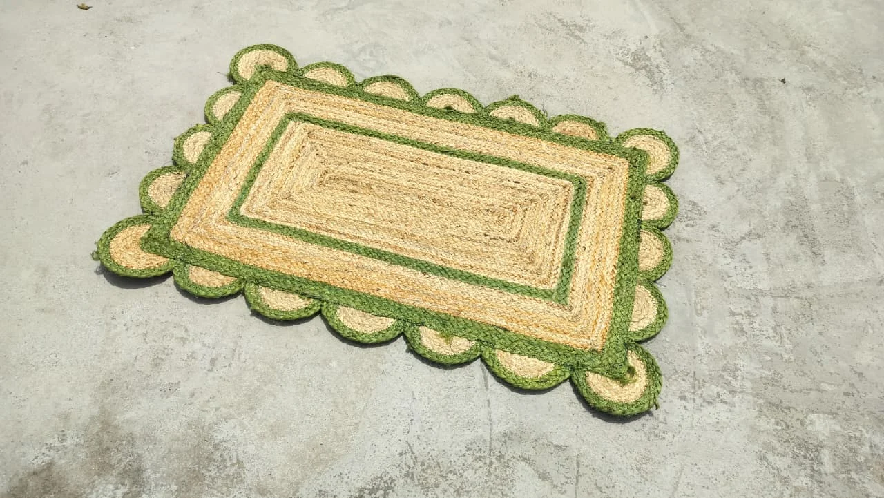 Handwoven Natural Scalloped Jute Area Rug