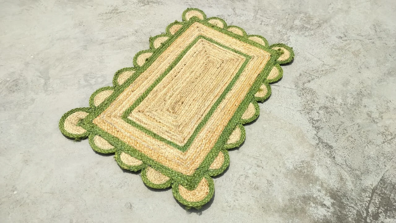 Handwoven Natural Scalloped Jute Area Rug