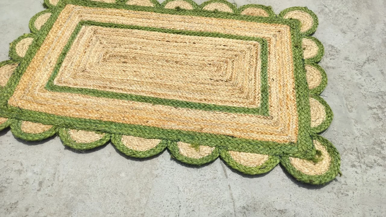 Handwoven Natural Scalloped Jute Area Rug