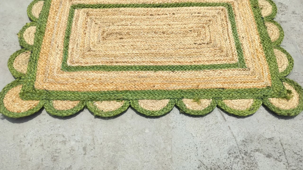 Handwoven Natural Scalloped Jute Area Rug