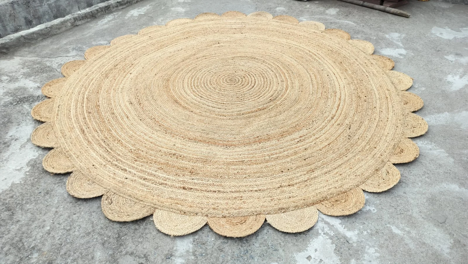 Handmade Natural Scalloped Round Jute Rug | Boho Farmhouse Area Rug